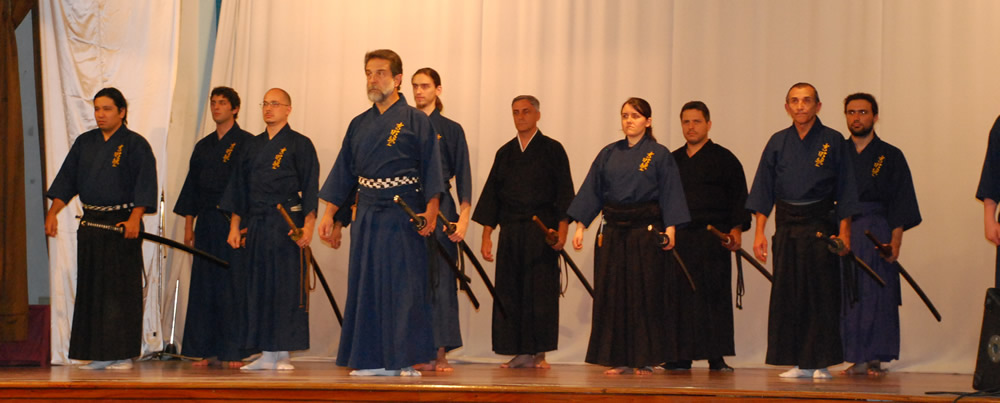 Exhibición de Iaido en el Centro Okinawense en la Argentina COA 2012