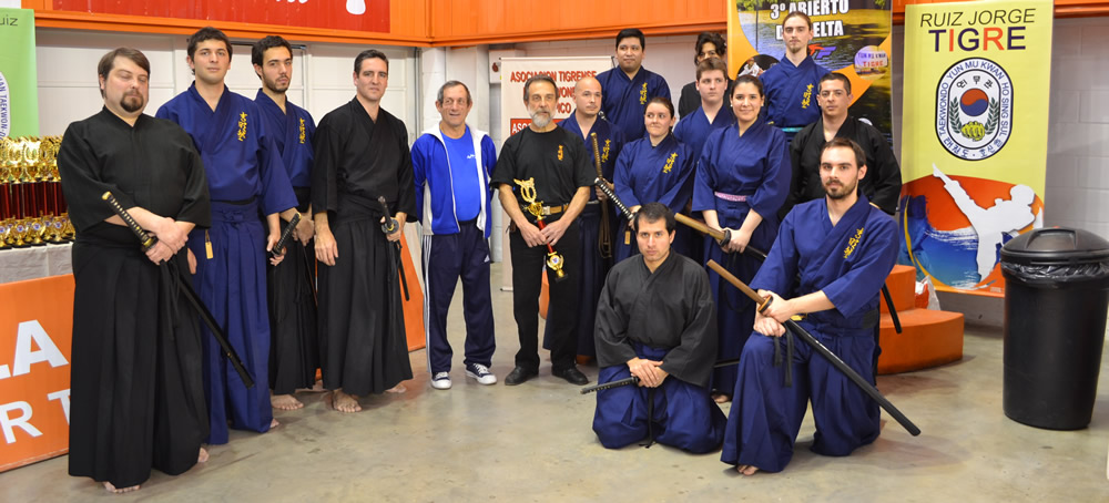 Exhibición de iaijutsu en el Torneo de Taekwondo